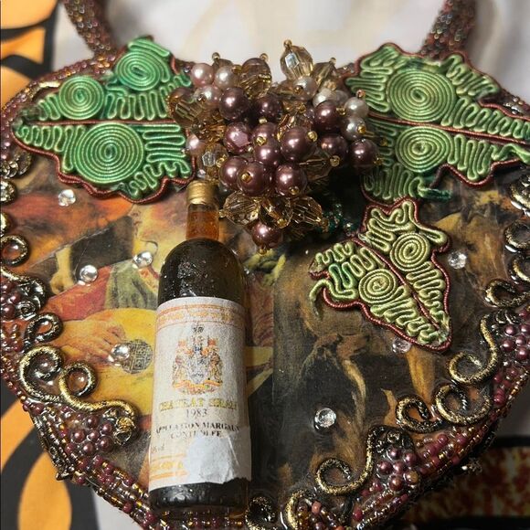 Mary Frances Intoxicating Beaded 3D Wine Bottle Heart Handbag - Picture 2 of 16